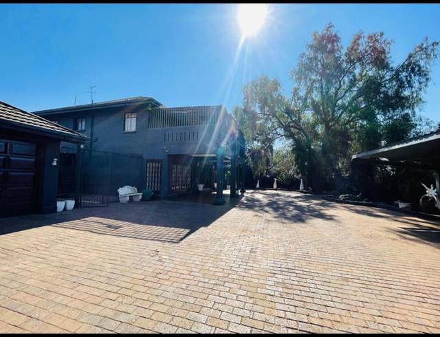 23 BEDROOM HOUSE FOR SALE IN PETERSFIELD
